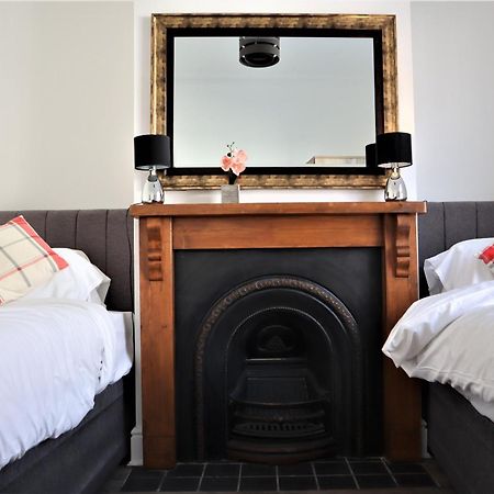 Victoria 4 Bedroom Serviced House Short Lets - Near Northampton Gen Hosp & Town Centre Экстерьер фото