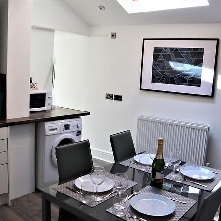 Victoria 4 Bedroom Serviced House Short Lets - Near Northampton Gen Hosp & Town Centre Экстерьер фото