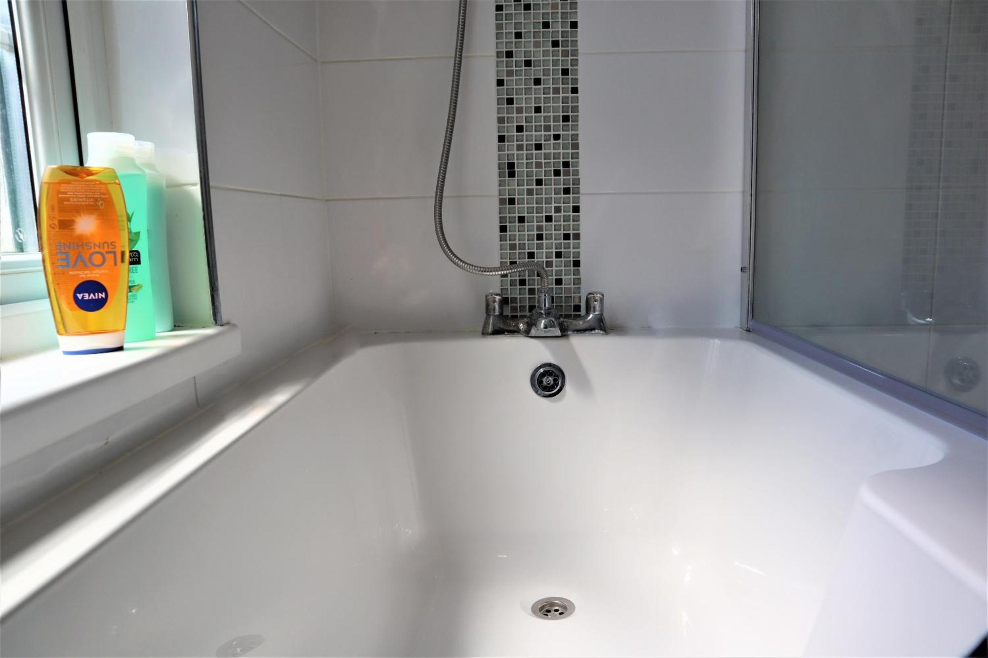 Victoria 4 Bedroom Serviced House Short Lets - Near Northampton Gen Hosp & Town Centre Экстерьер фото